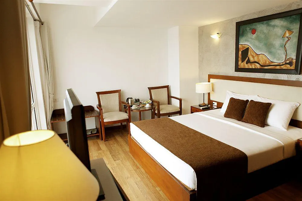 Starlet Hotel Nha Trang 3*,